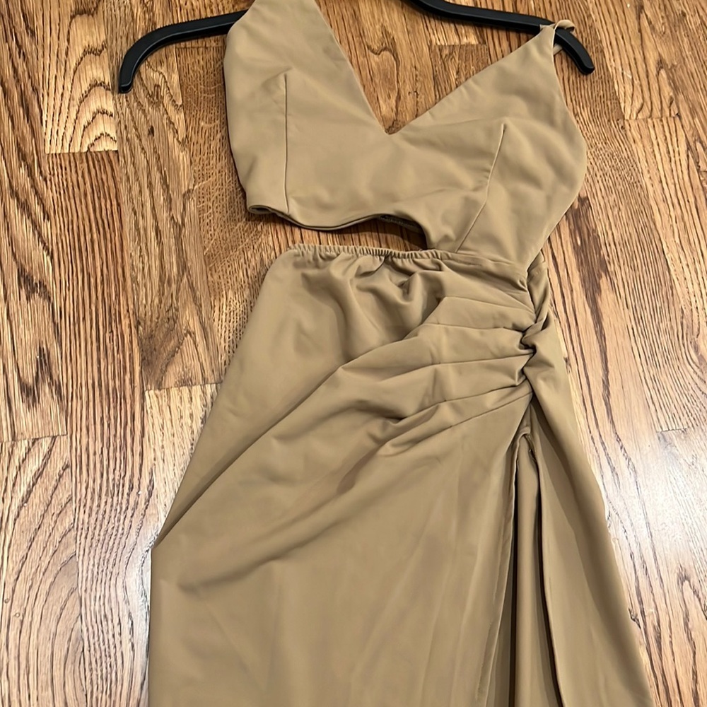 Super cute cut out dress - Picture 1 of 4